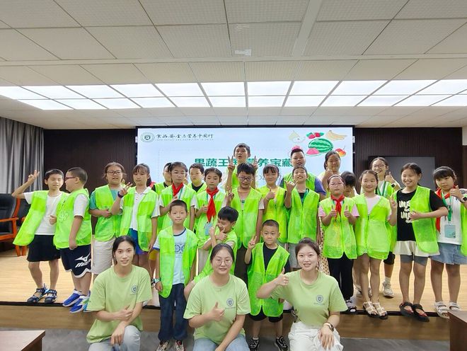 易倍体育 EMC易倍华农食科博士团深入武汉景江社区 为青少年带来果蔬知识科普盛宴(图1)