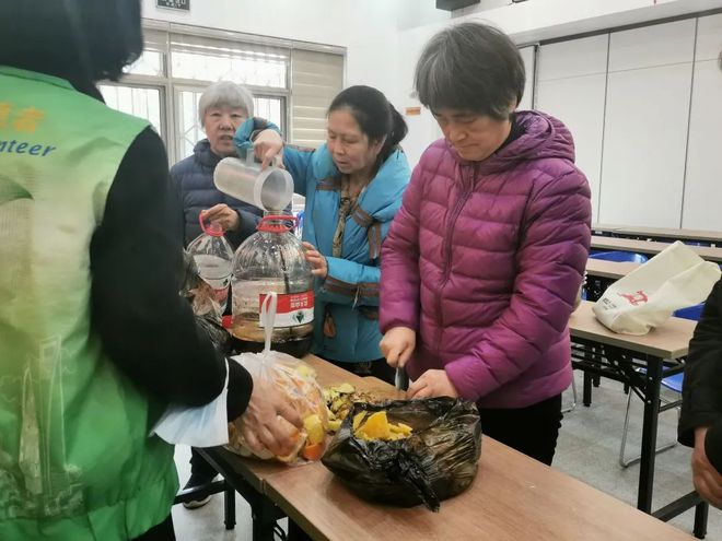 杨浦居民教你瓜果皮易倍体育 EMC易倍这样用既不浪费还超级好用！(图1)